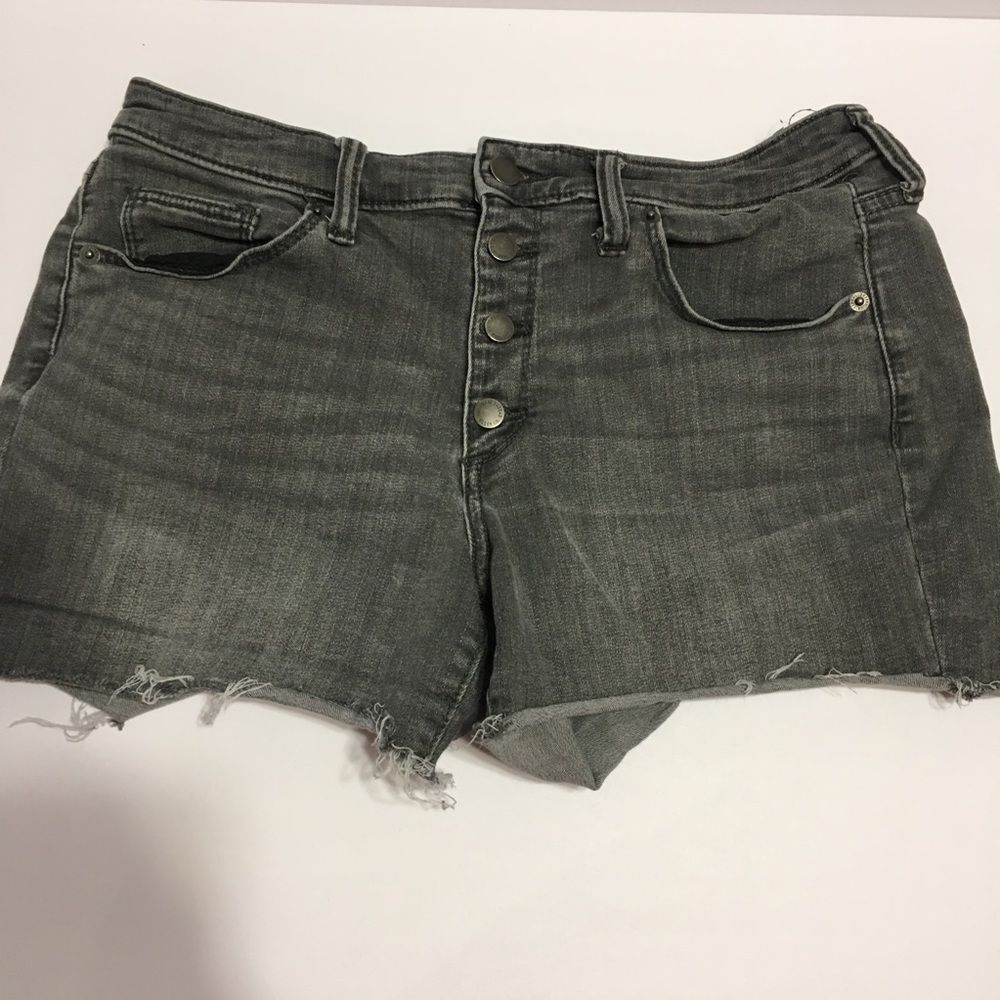 Universal thread women’s SZ 10 gray Jean shorts